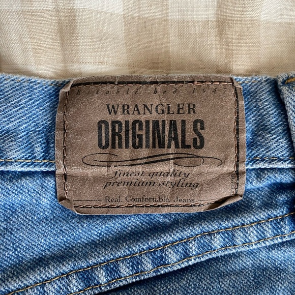 Wrangler jean shorts! Size 30. - Picture 3 of 4